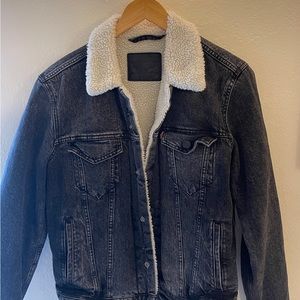 LEVI’S SHERPA TRUCKER JACKET